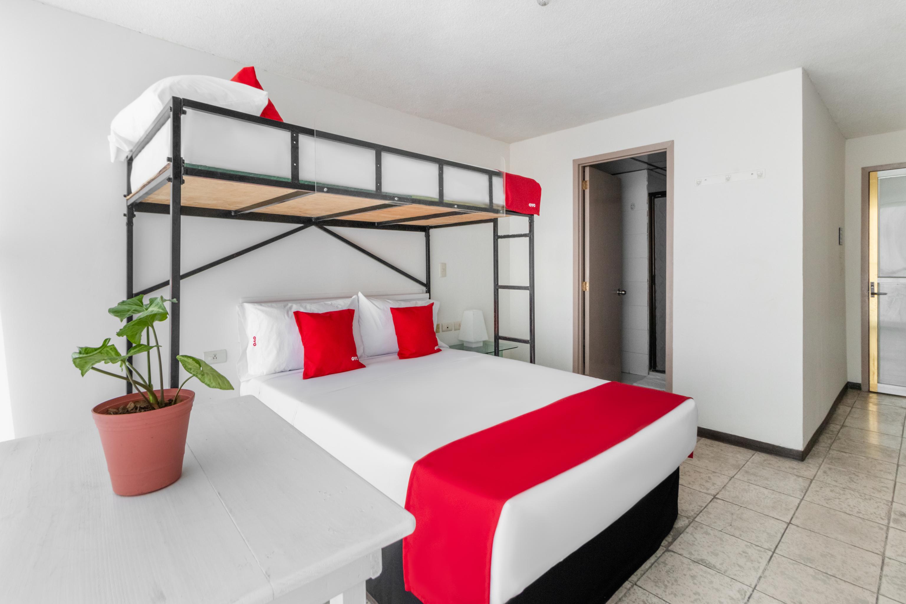 Oyo Hotel Del Llanito, Агуаскалиентес Екстериор снимка