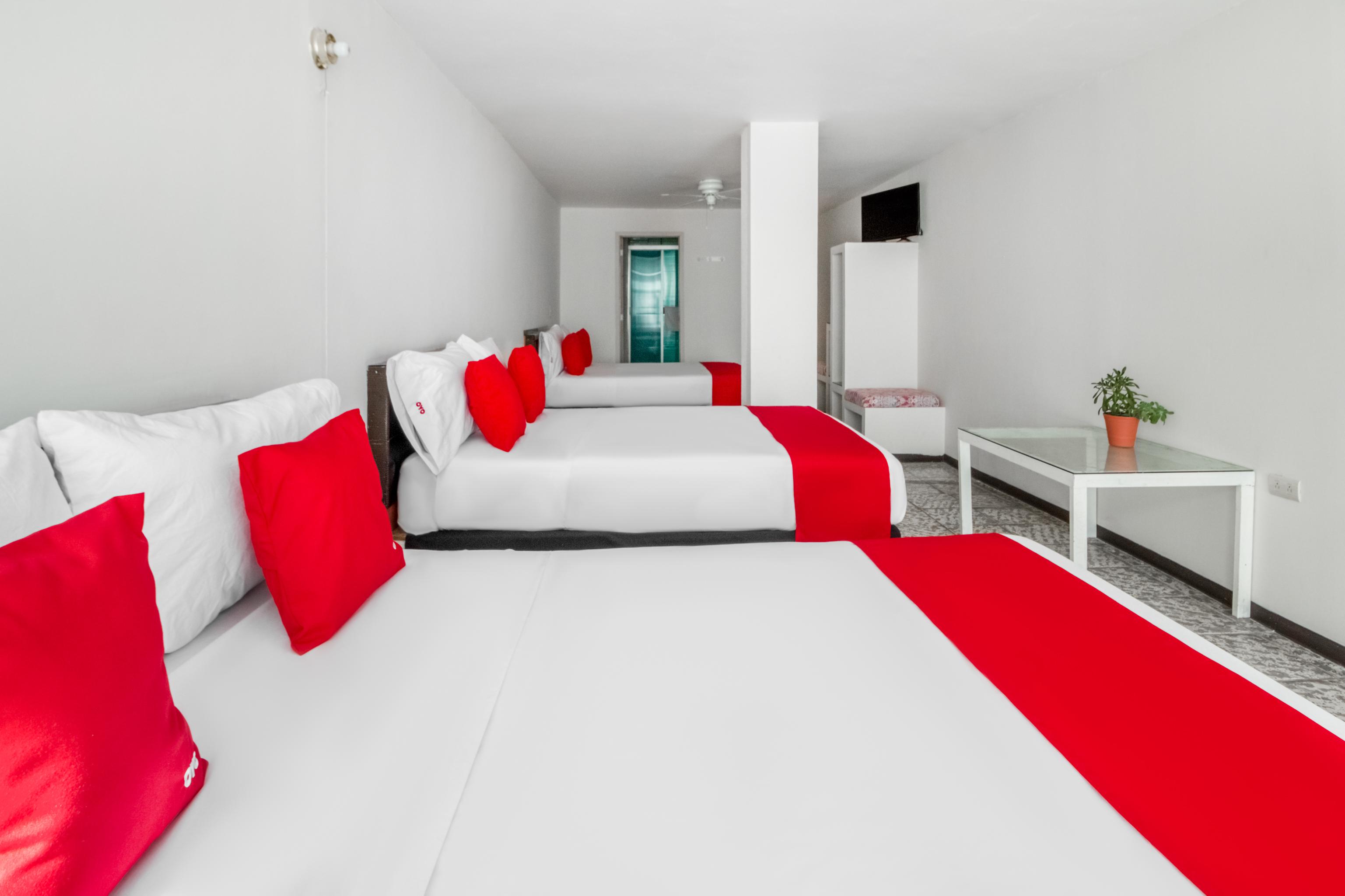 Oyo Hotel Del Llanito, Агуаскалиентес Екстериор снимка