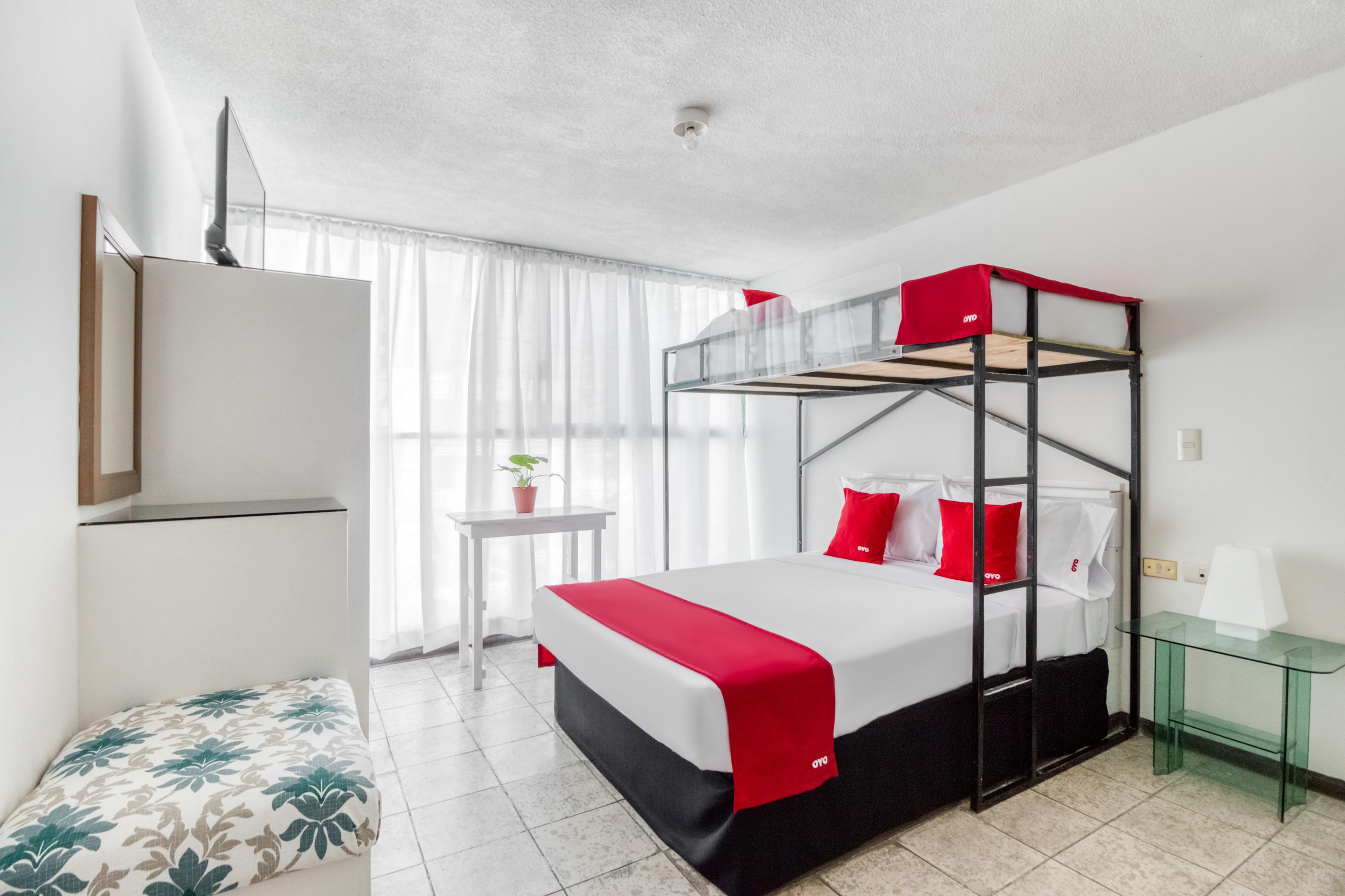 Oyo Hotel Del Llanito, Агуаскалиентес Екстериор снимка