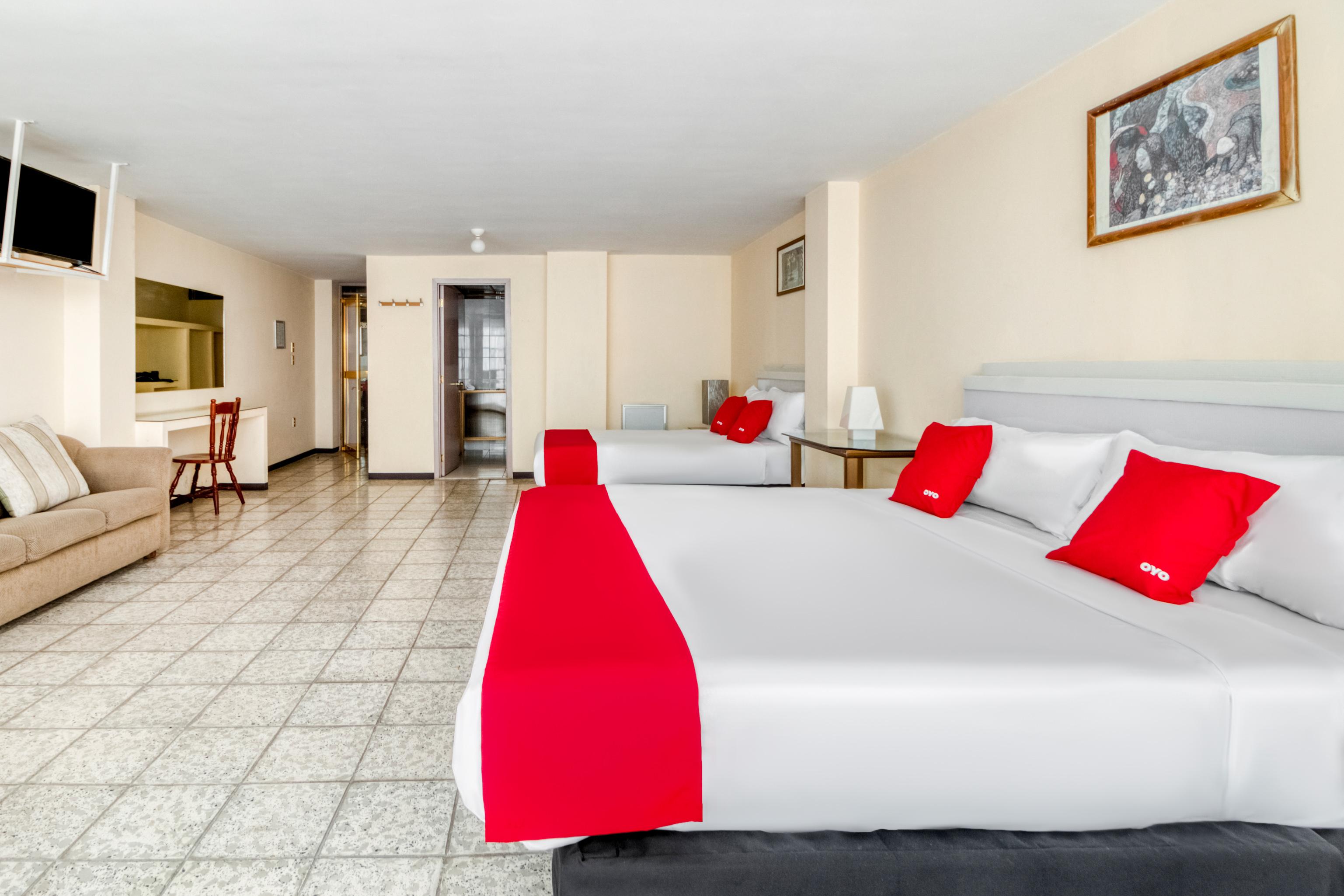 Oyo Hotel Del Llanito, Агуаскалиентес Екстериор снимка